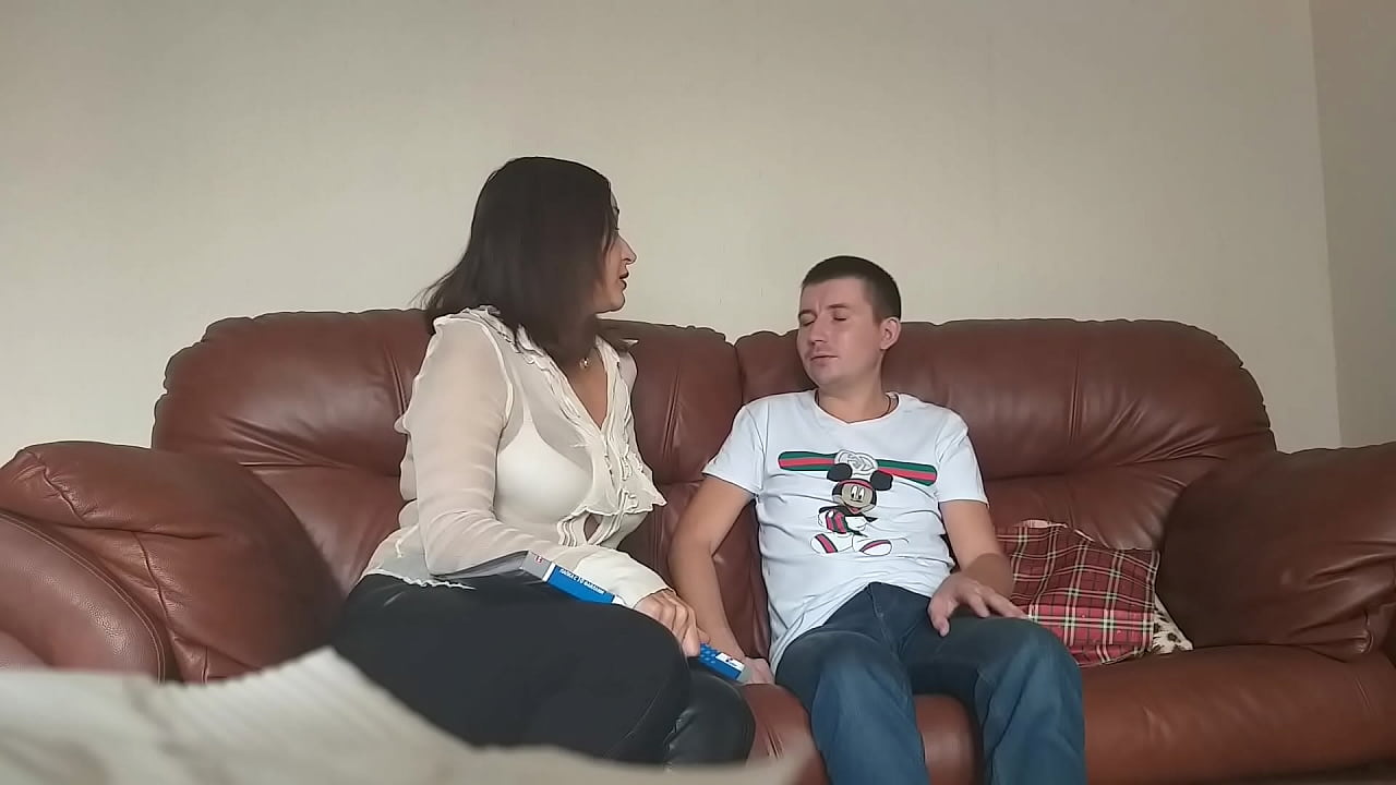 Стидљиви студент јебео незаситну учитељицу (Милф Алина Туманова)