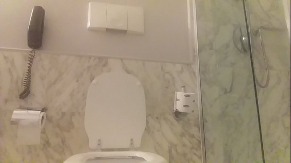 У кади са црвенокосом.