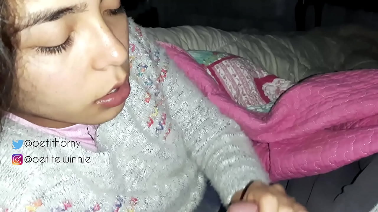 ГУТАМ СВЕ НАГОМЉЕНО МЛЕКО МУЖА - ПОКАЗИВАЊЕ ЈЕЗИКА СА СПЕРМОМ